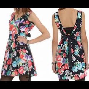 Iron fist skull dress XL